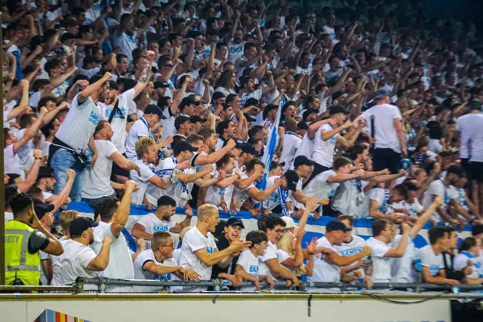 Voetbal is bijzaak op magische play-off avond bij De Graafschap – ADO