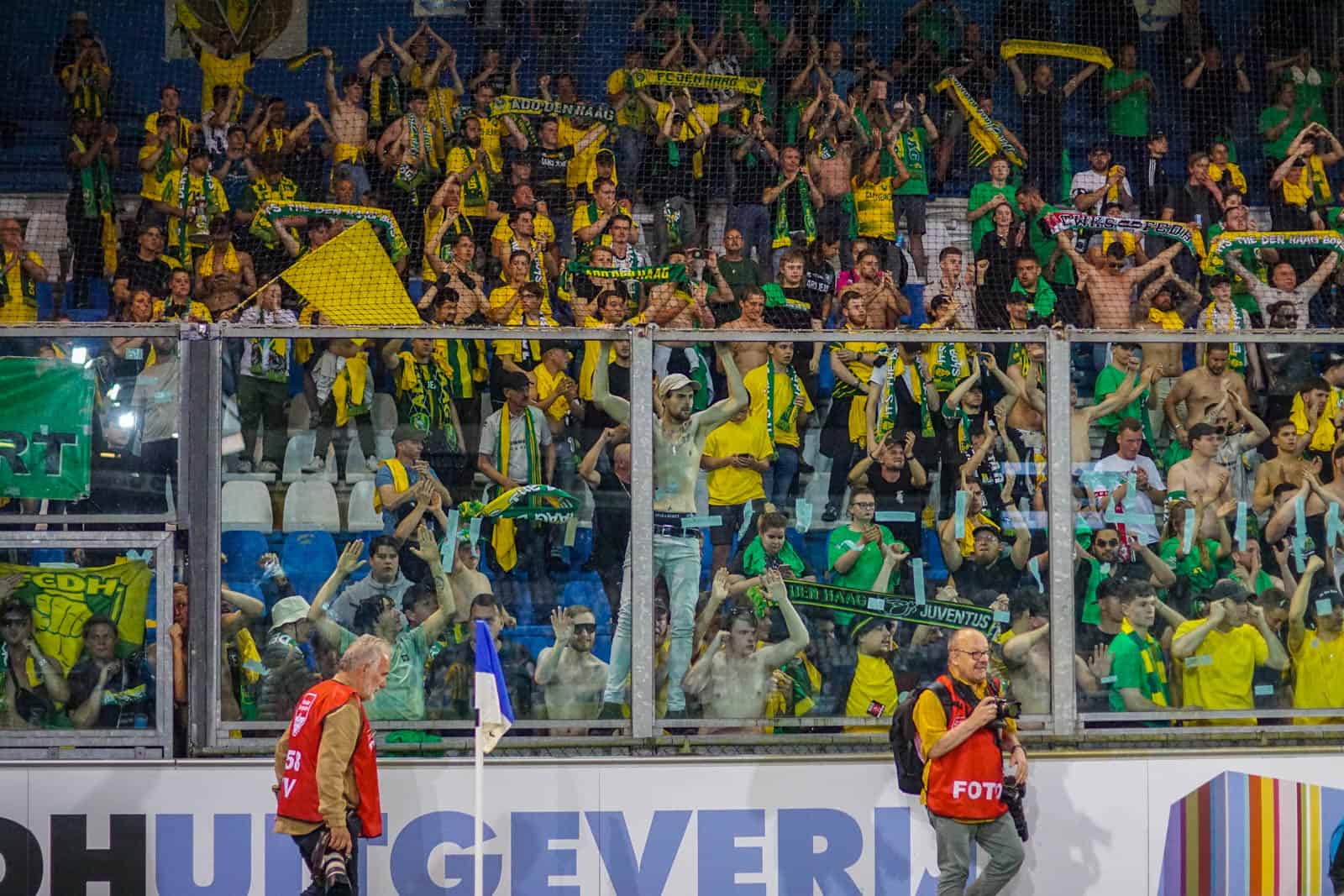 Voetbal is bijzaak op magische play-off avond bij De Graafschap – ADO