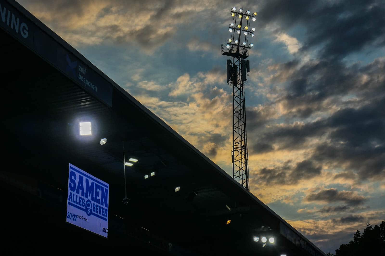 Voetbal is bijzaak op magische play-off avond bij De Graafschap – ADO