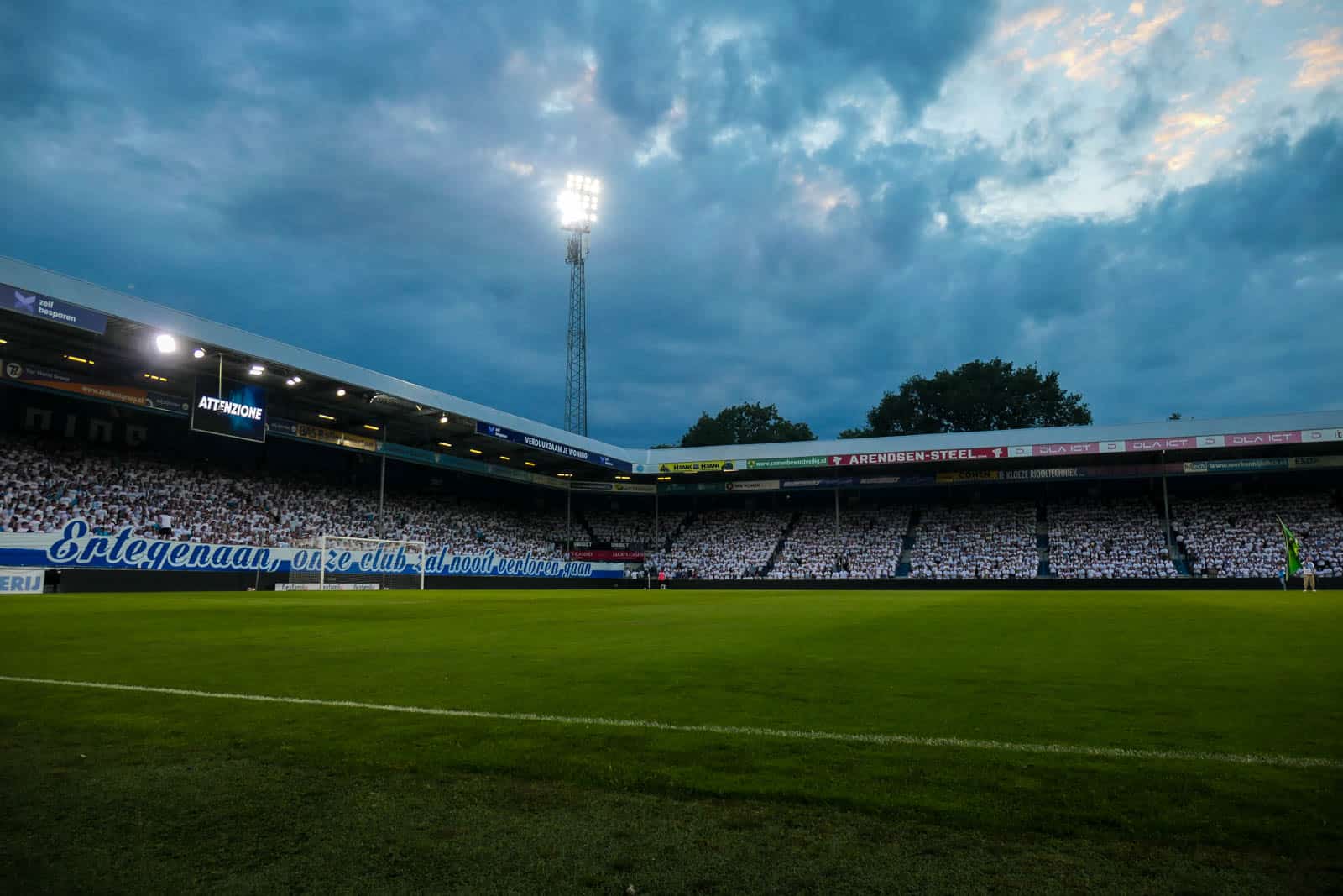 Voetbal is bijzaak op magische play-off avond bij De Graafschap – ADO