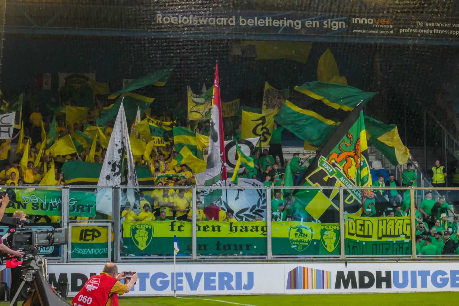 Voetbal is bijzaak op magische play-off avond bij De Graafschap – ADO