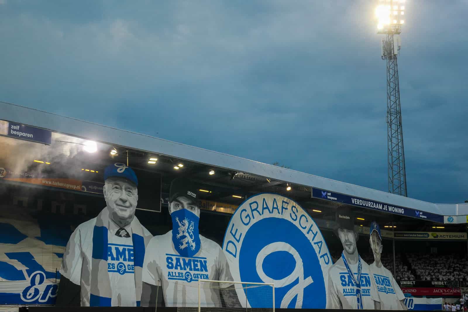 Voetbal is bijzaak op magische play-off avond bij De Graafschap – ADO