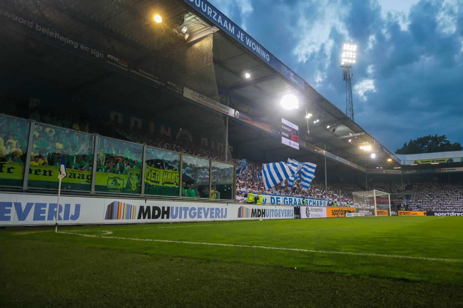 Voetbal is bijzaak op magische play-off avond bij De Graafschap – ADO