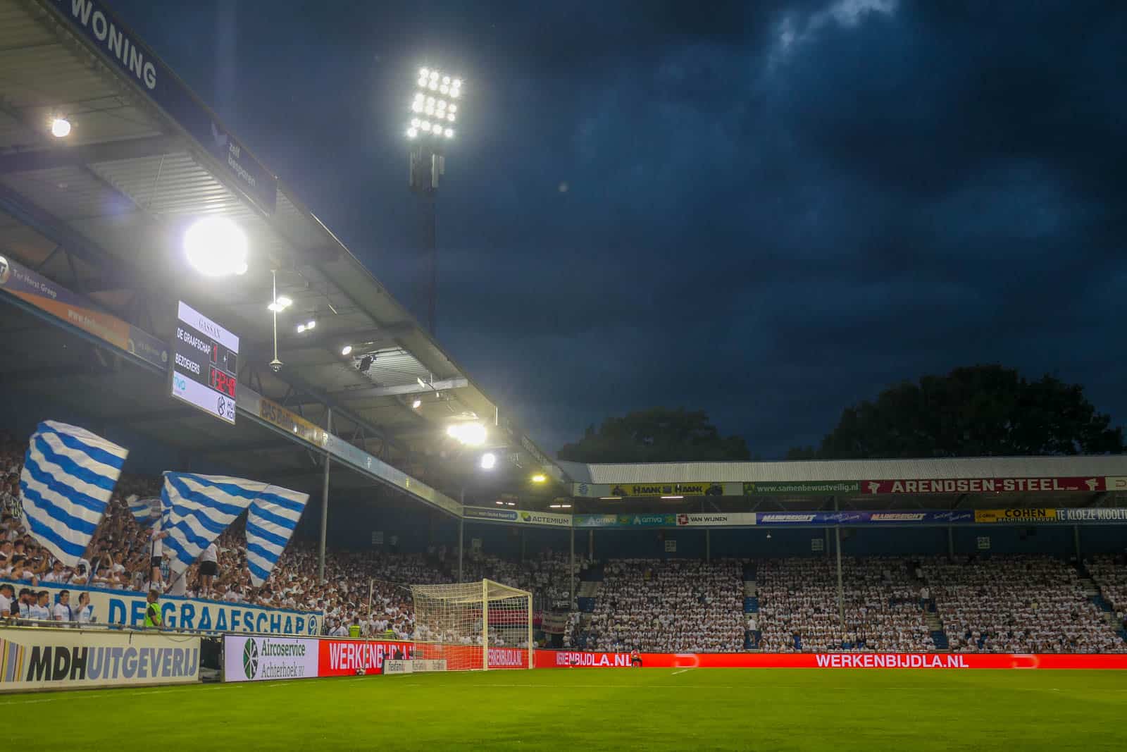 Voetbal is bijzaak op magische play-off avond bij De Graafschap – ADO