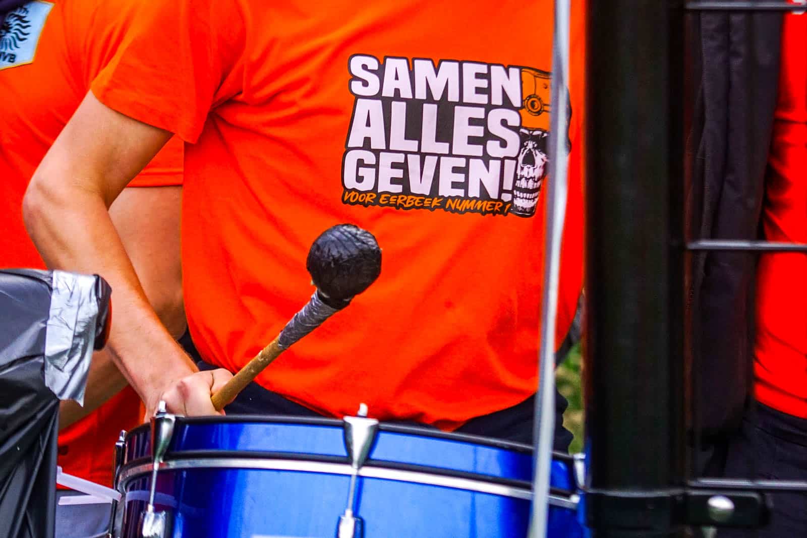 Eerbeekse Boys grijpt naast promotie ondanks sfeeractie en pyroshows