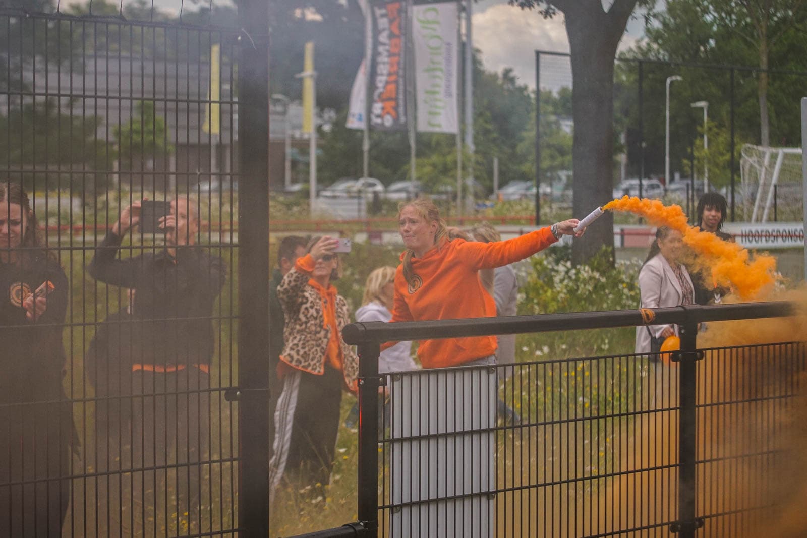 Eerbeekse Boys grijpt naast promotie ondanks sfeeractie en pyroshows