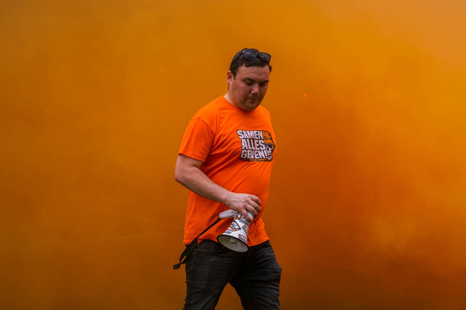 Eerbeekse Boys grijpt naast promotie ondanks sfeeractie en pyroshows