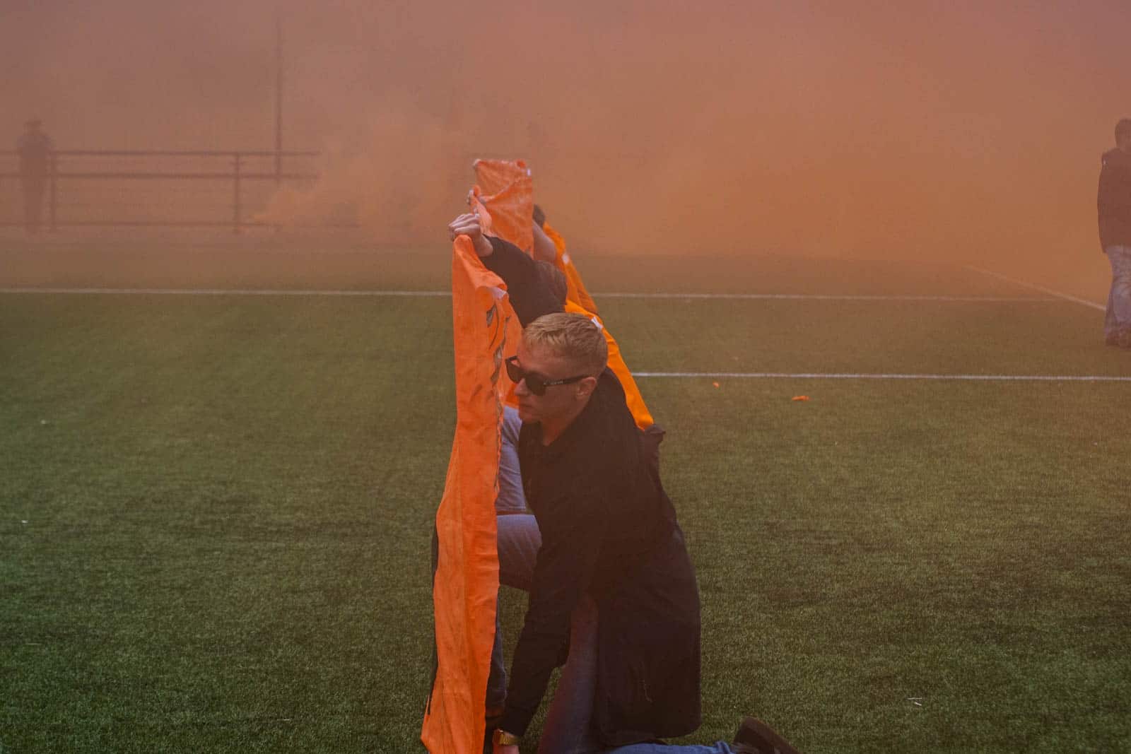 Eerbeekse Boys grijpt naast promotie ondanks sfeeractie en pyroshows