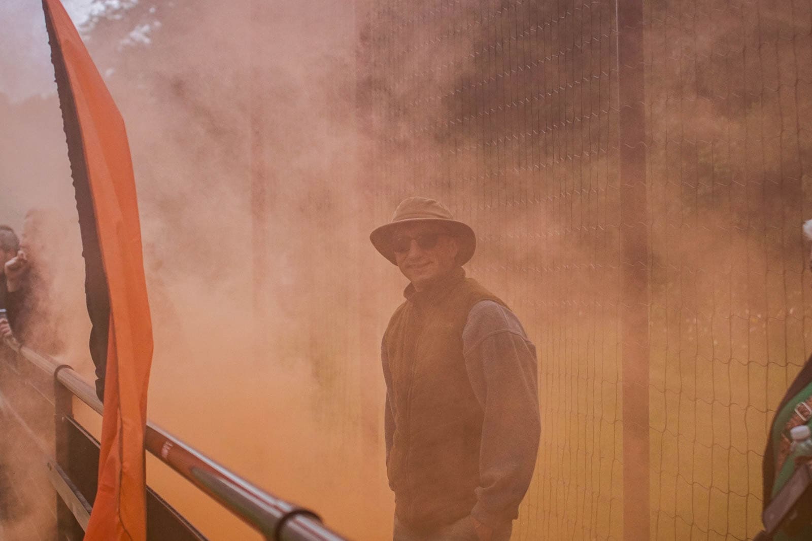 Eerbeekse Boys grijpt naast promotie ondanks sfeeractie en pyroshows