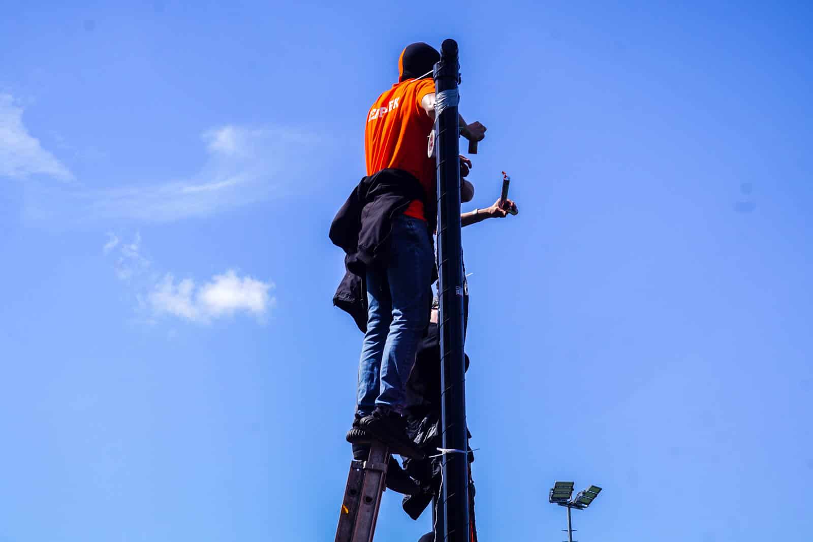 Eerbeekse Boys grijpt naast promotie ondanks sfeeractie en pyroshows