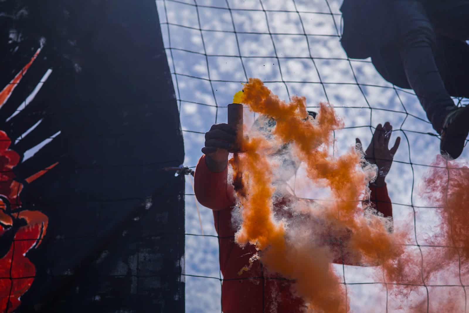 Eerbeekse Boys grijpt naast promotie ondanks sfeeractie en pyroshows