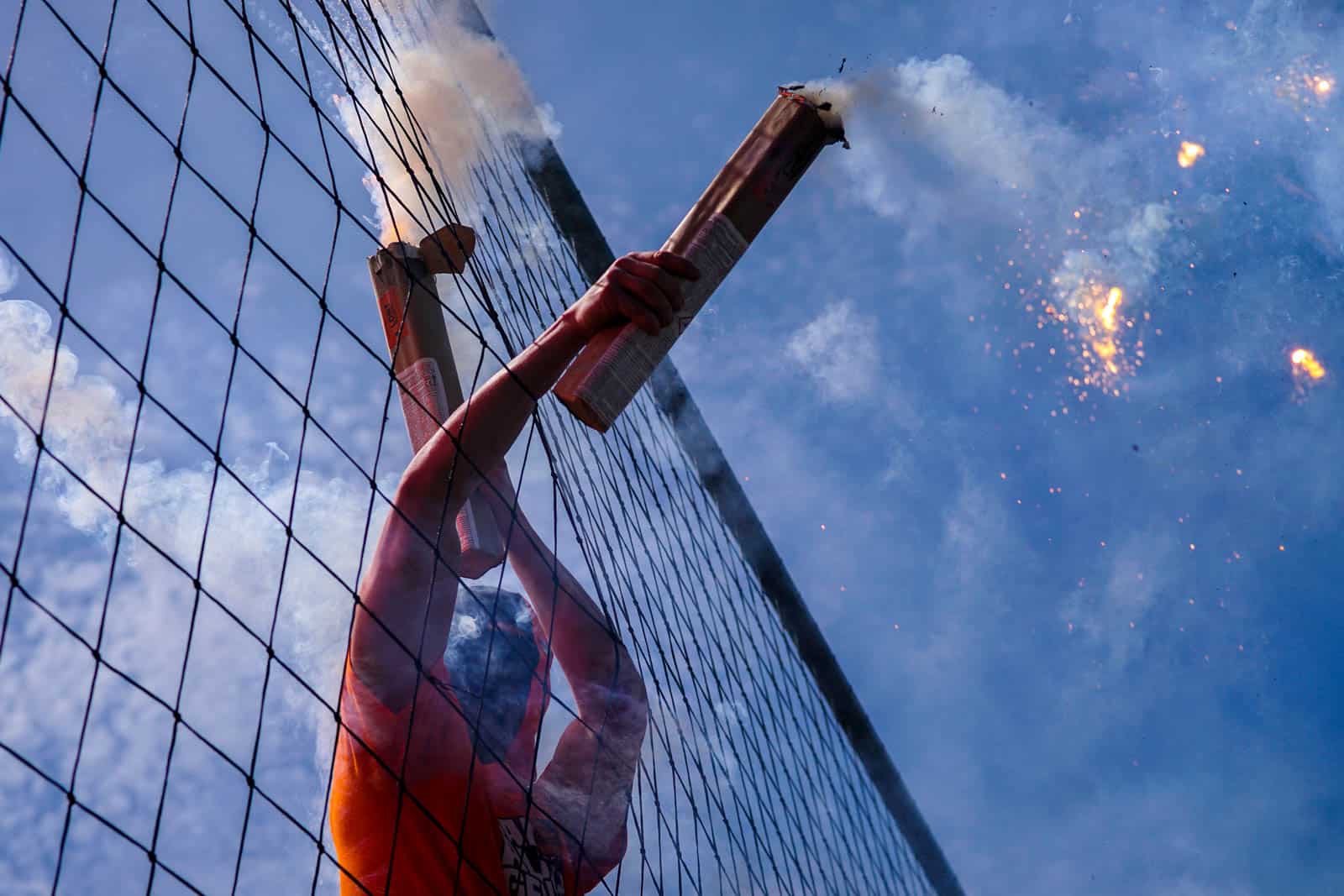 Eerbeekse Boys grijpt naast promotie ondanks sfeeractie en pyroshows