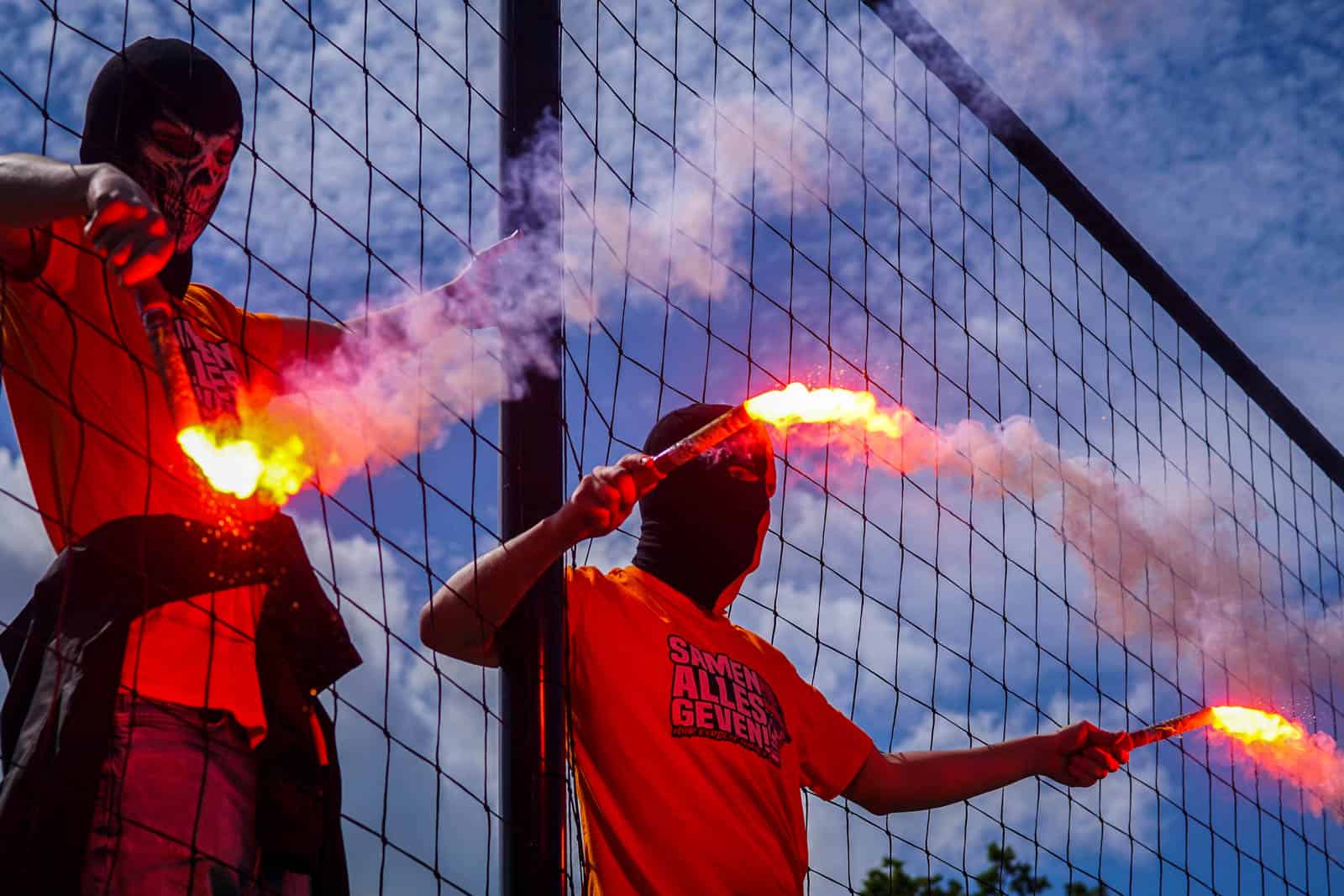 Eerbeekse Boys grijpt naast promotie ondanks sfeeractie en pyroshows
