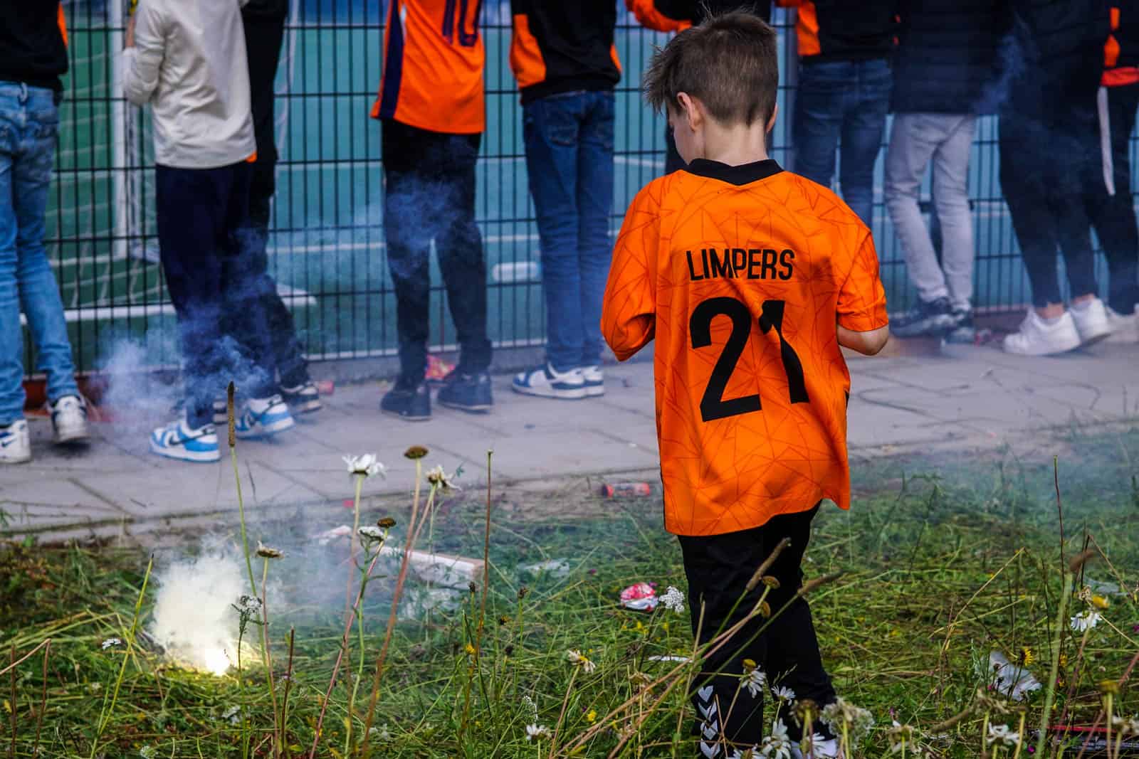 Eerbeekse Boys grijpt naast promotie ondanks sfeeractie en pyroshows