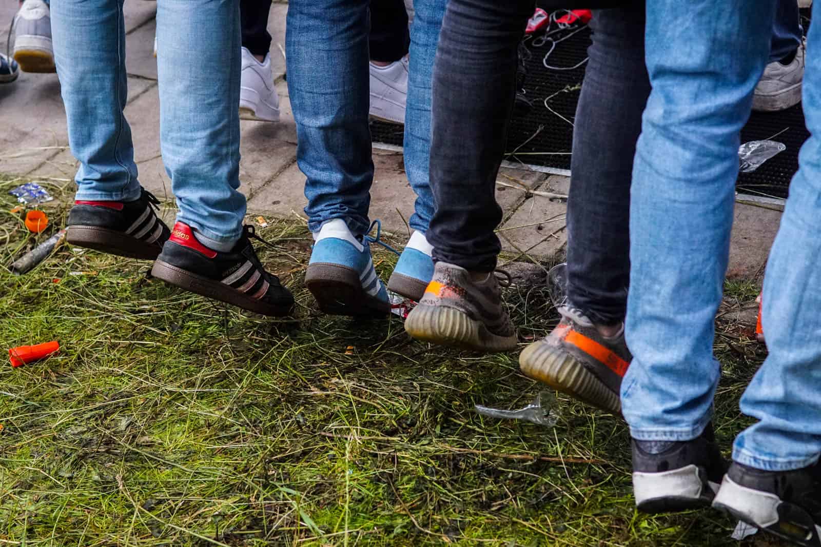 Eerbeekse Boys grijpt naast promotie ondanks sfeeractie en pyroshows