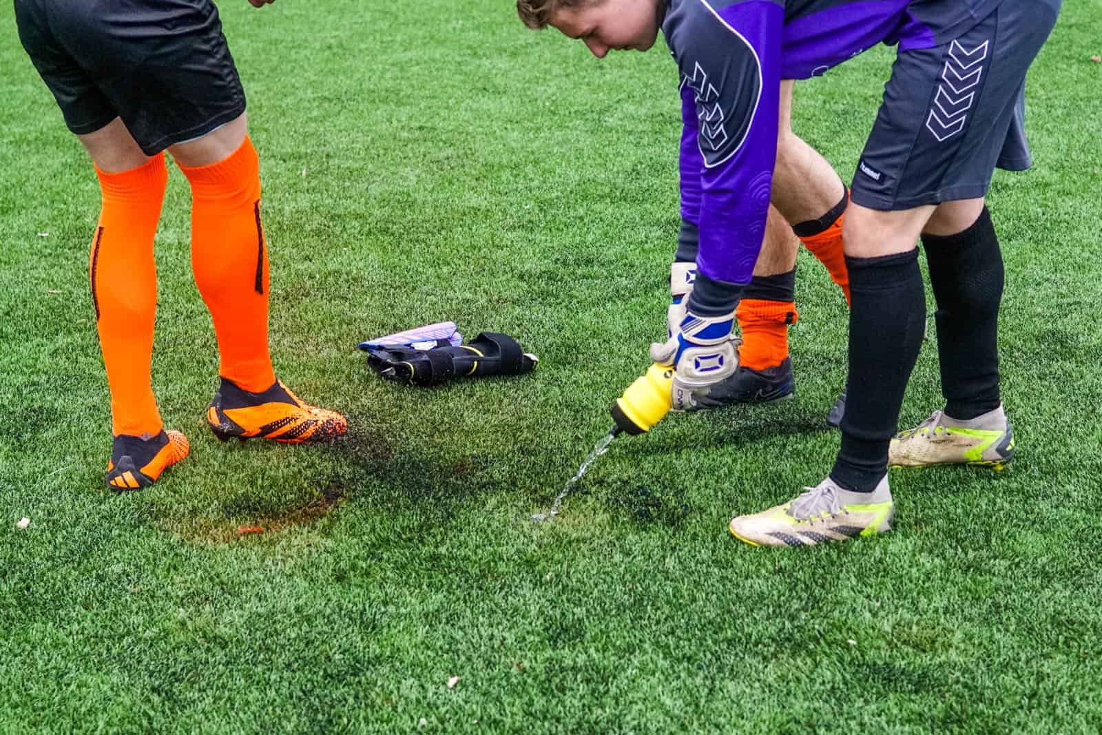 Eerbeekse Boys grijpt naast promotie ondanks sfeeractie en pyroshows