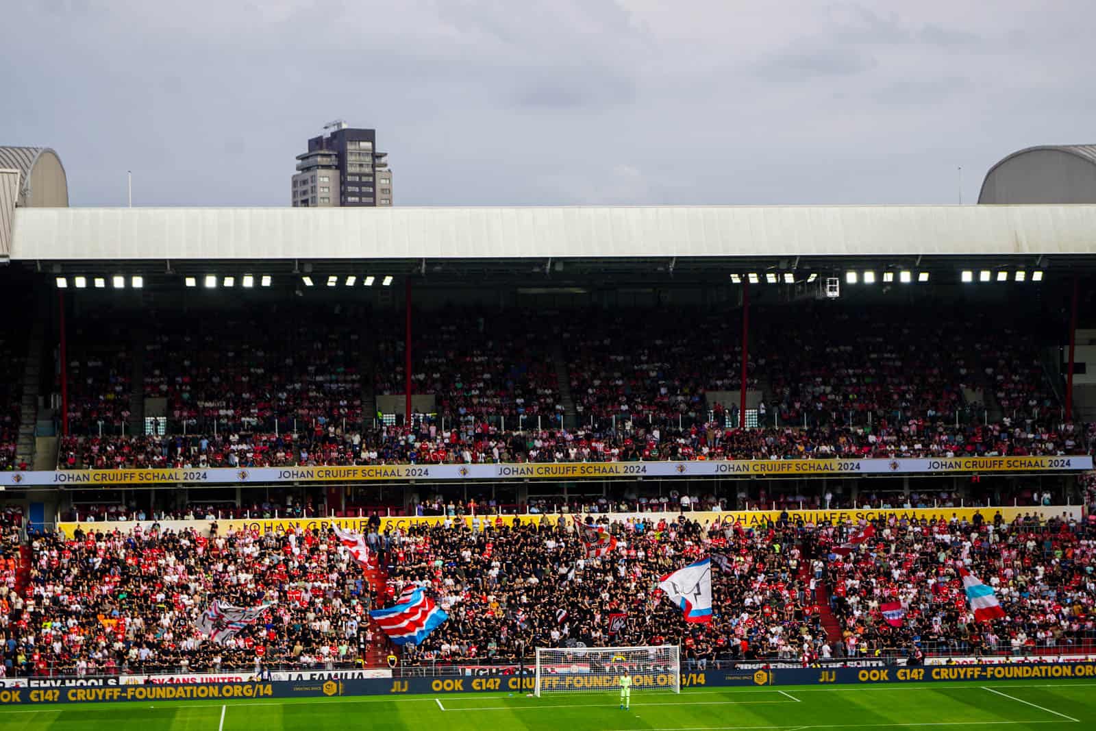 Johan Cruijff Schaal 2024: doelpuntenspektakel in uitverkocht stadion