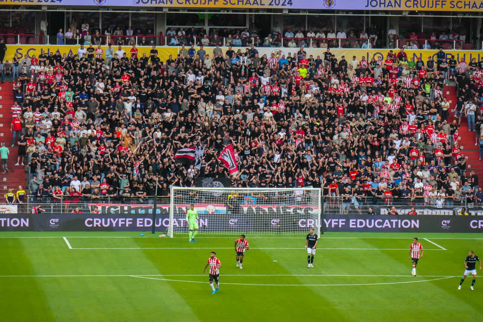 Johan Cruijff Schaal 2024: doelpuntenspektakel in uitverkocht stadion