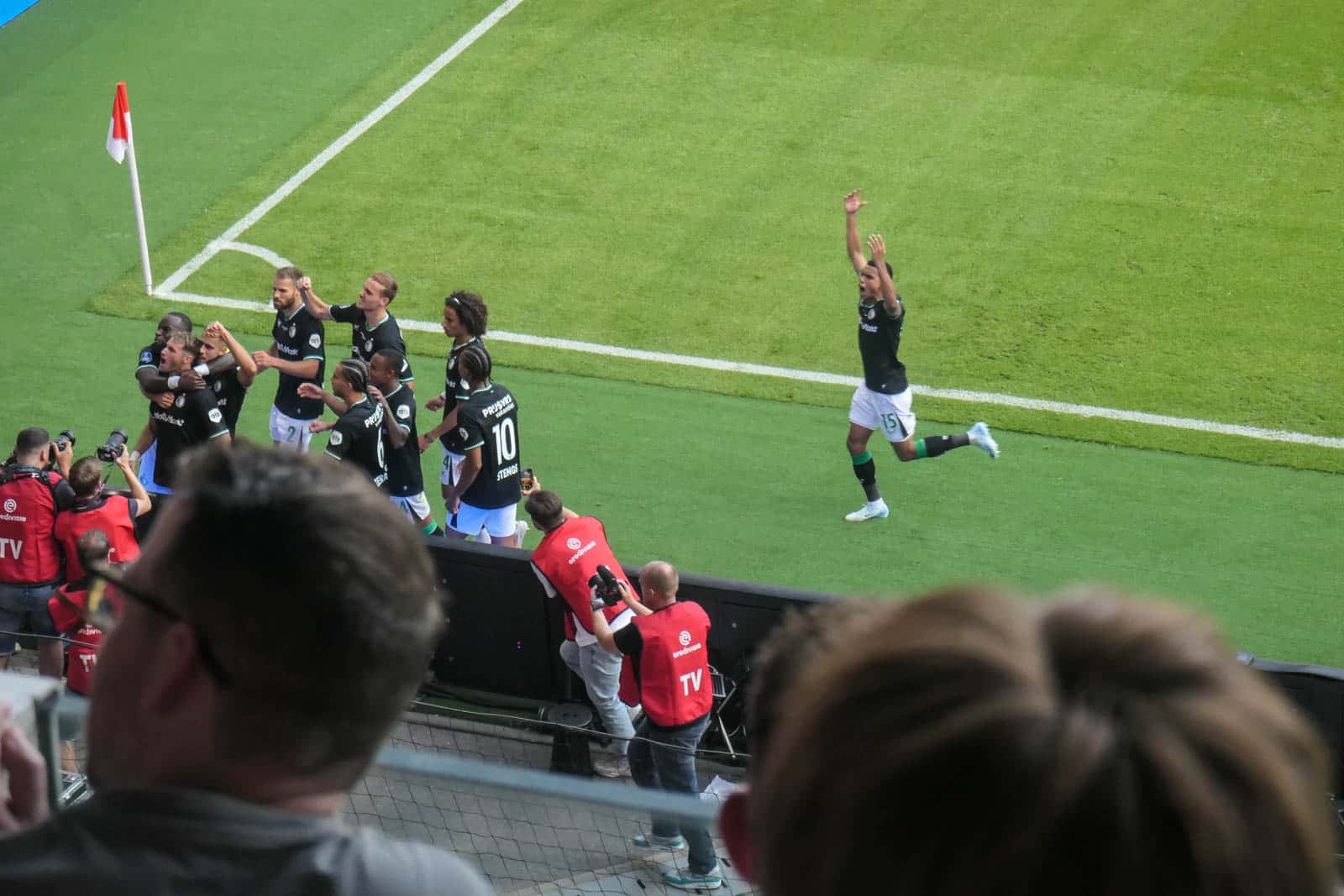 Johan Cruijff Schaal 2024: doelpuntenspektakel in uitverkocht stadion