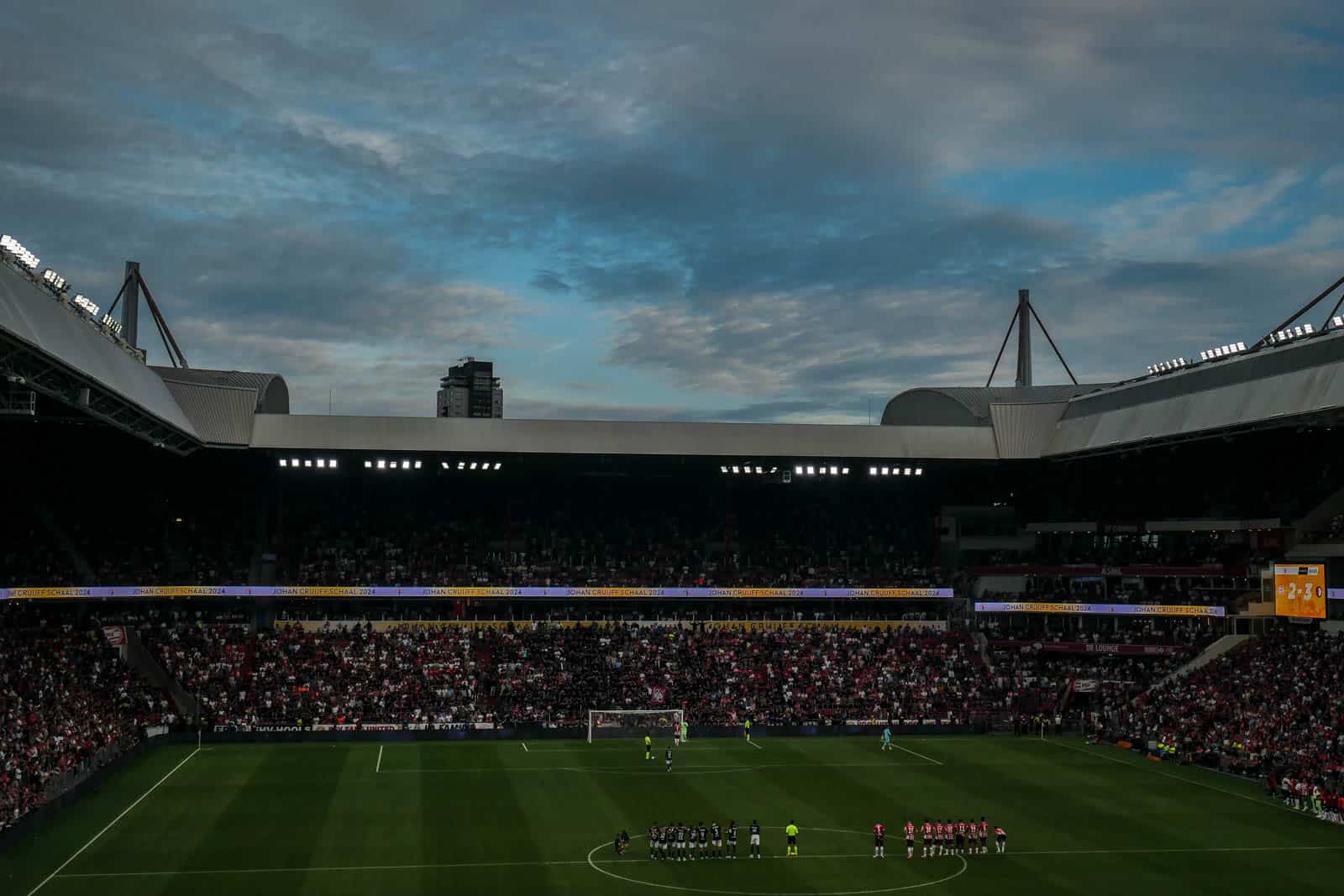 Johan Cruijff Schaal 2024: doelpuntenspektakel in uitverkocht stadion