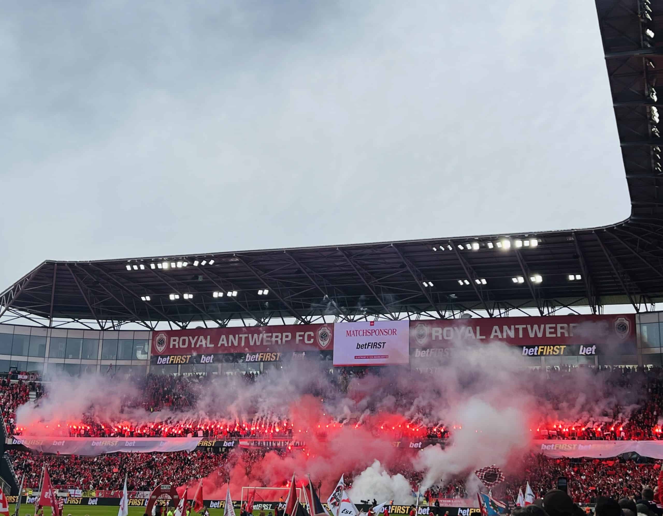 Bizarre taferelen bij Antwerpse Derby: arrestaties, vernedering en aangekondigde staking
