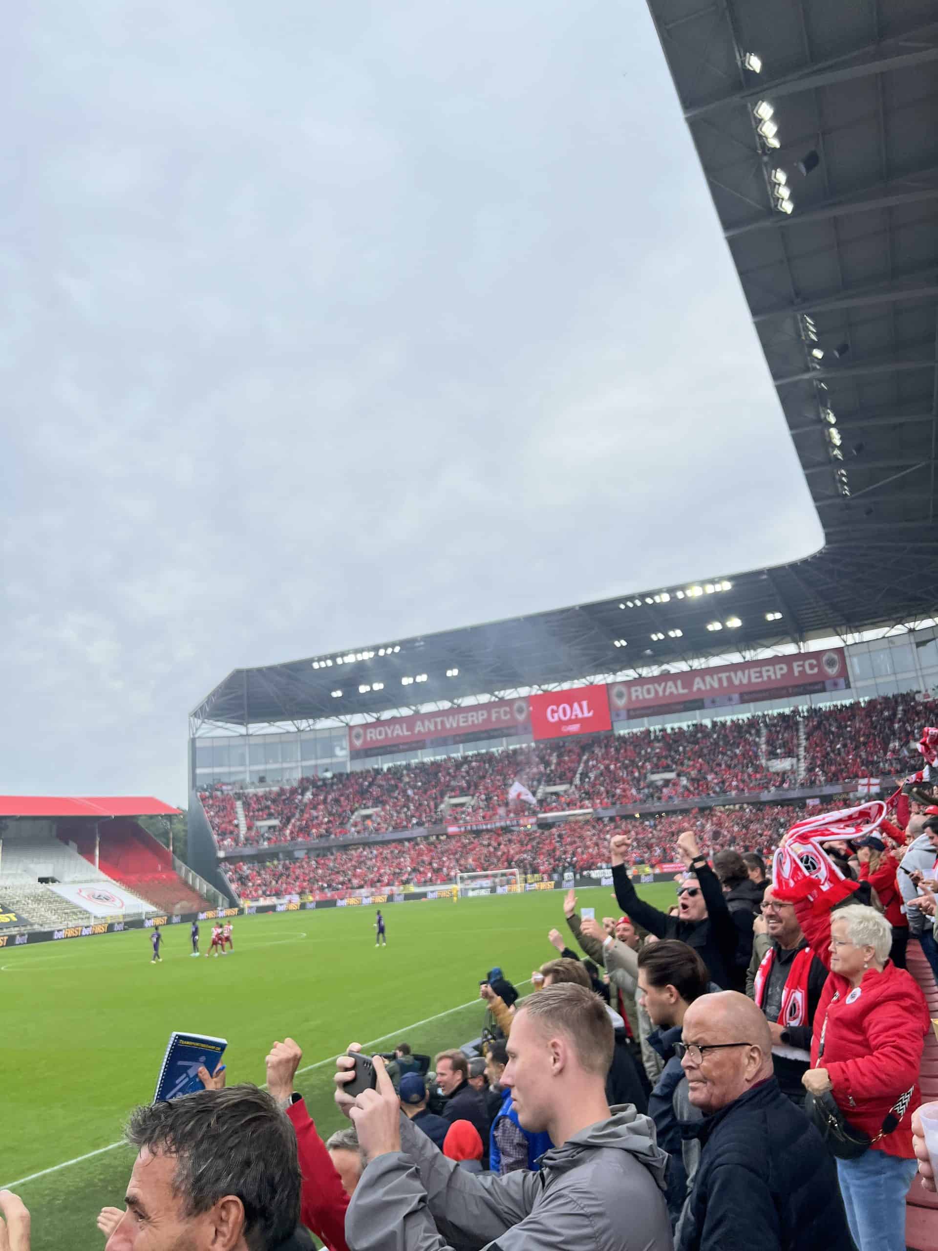 Bizarre taferelen bij Antwerpse Derby: arrestaties, vernedering en aangekondigde staking