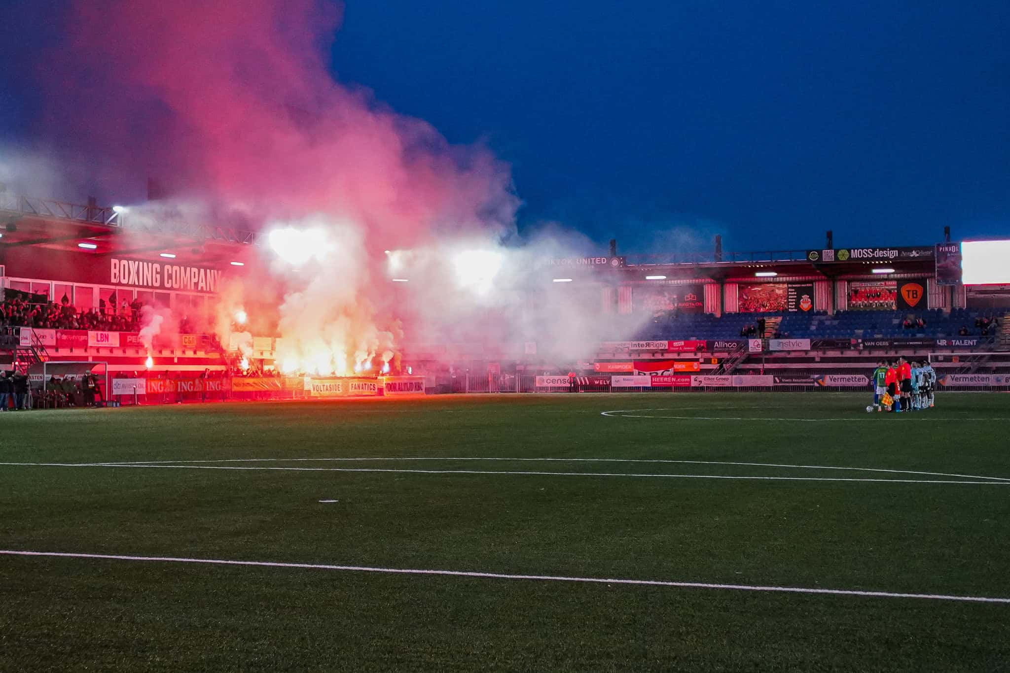 RBC leeft: 1500 supporters en viering 40 jaar RSD West bij derby tegen Baronie