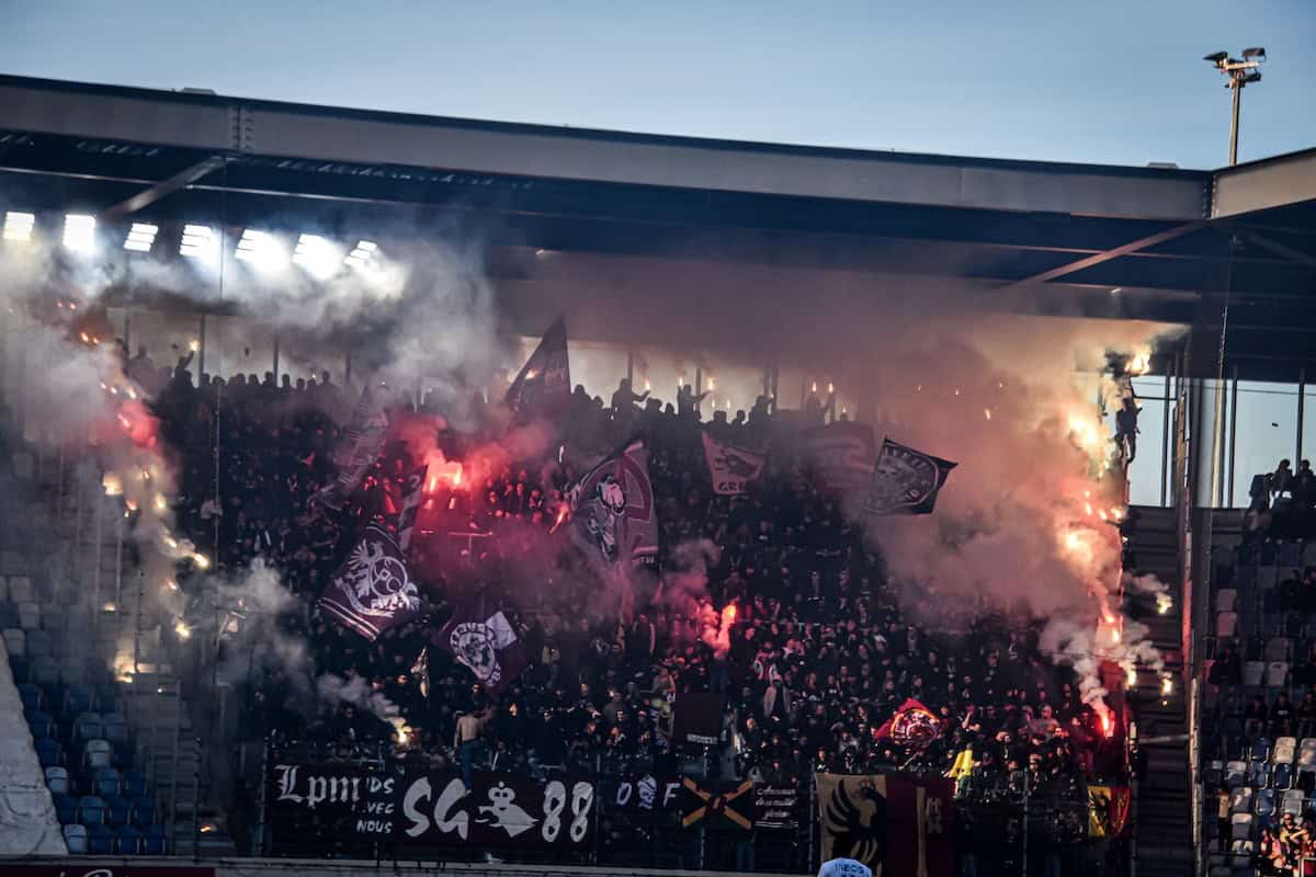 Passie, pyro en provocaties tijdens de Derby du Lac Léman