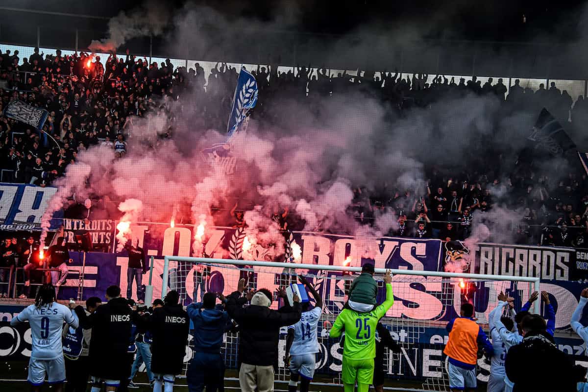 Passie, pyro en provocaties tijdens de Derby du Lac Léman