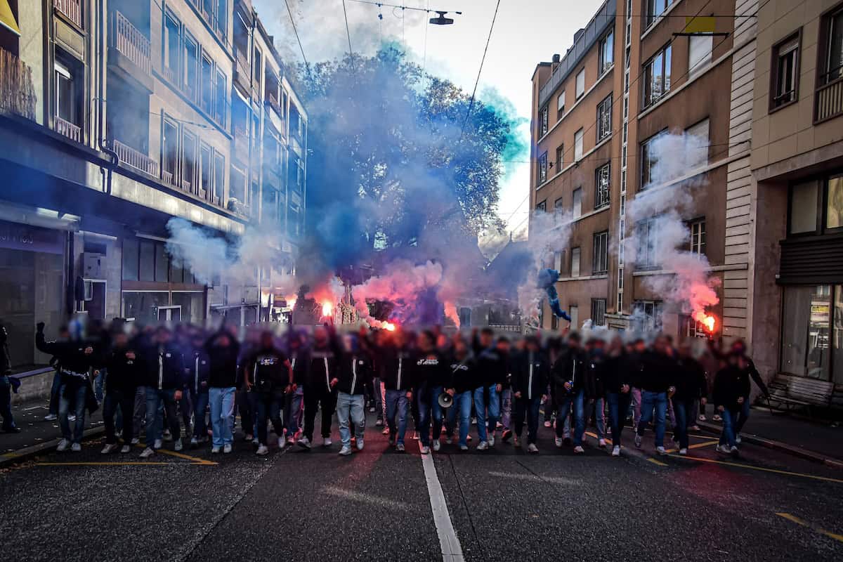 Passie, pyro en provocaties tijdens de Derby du Lac Léman