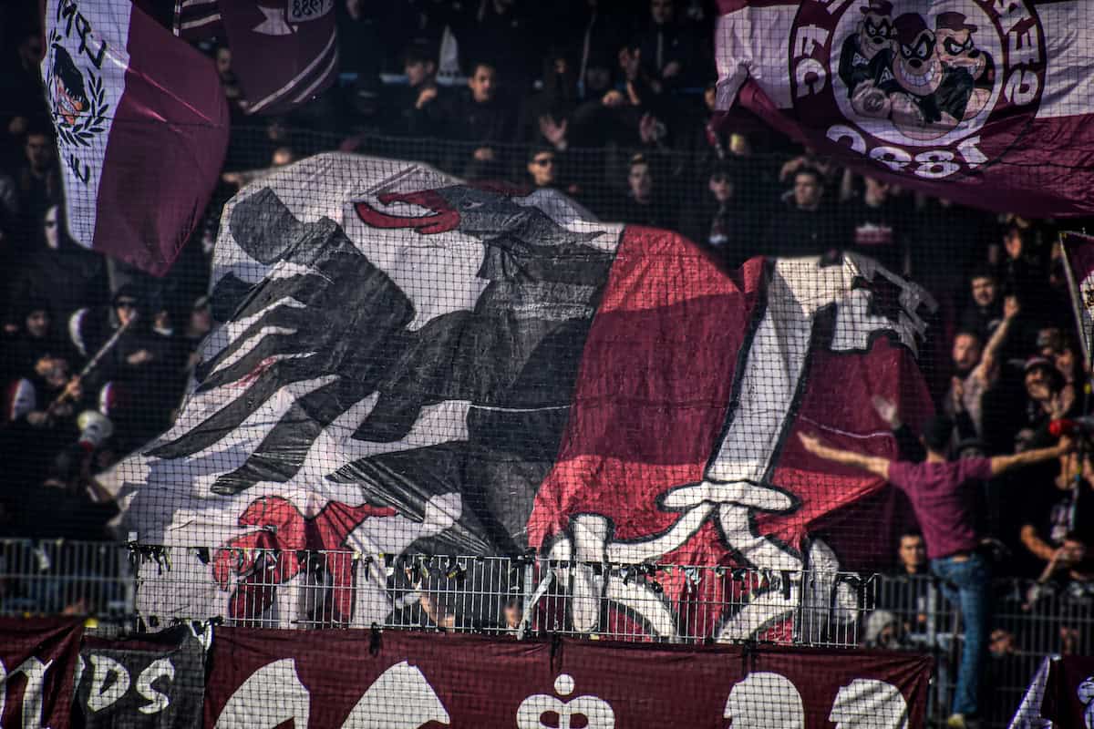 Passie, pyro en provocaties tijdens de Derby du Lac Léman