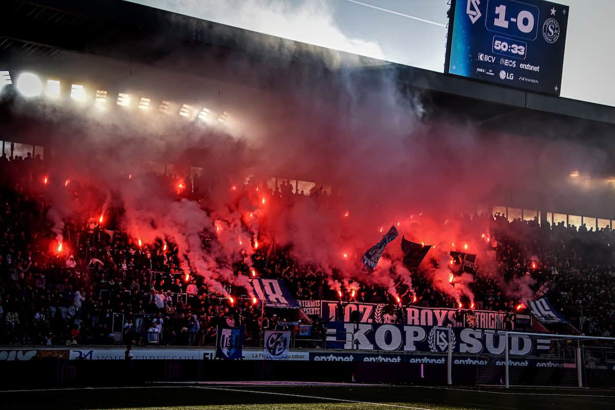 Passie, pyro en provocaties tijdens de Derby du Lac Léman