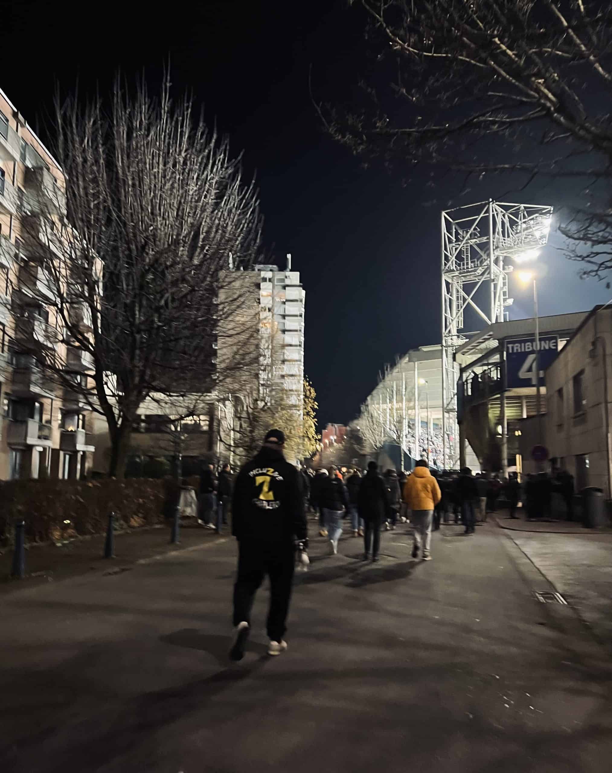 Waalse derby in het teken van overlijden Charleroi-supporter