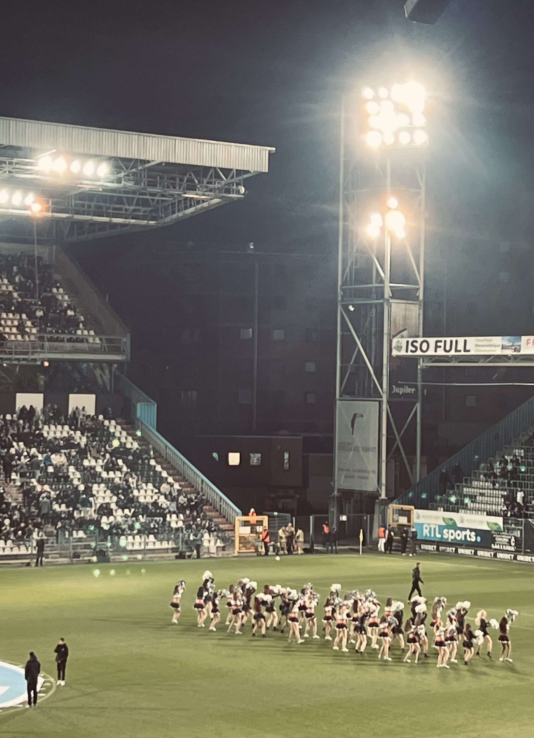 Waalse derby in het teken van overlijden Charleroi-supporter