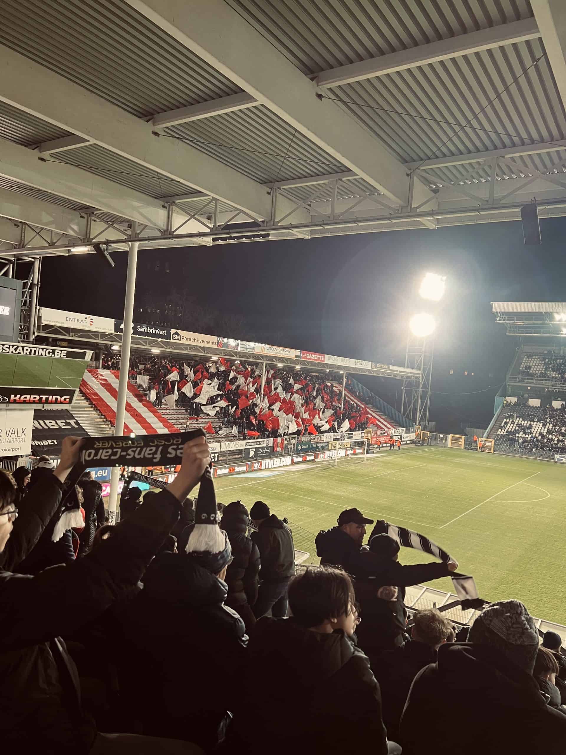 Waalse derby in het teken van overlijden Charleroi-supporter
