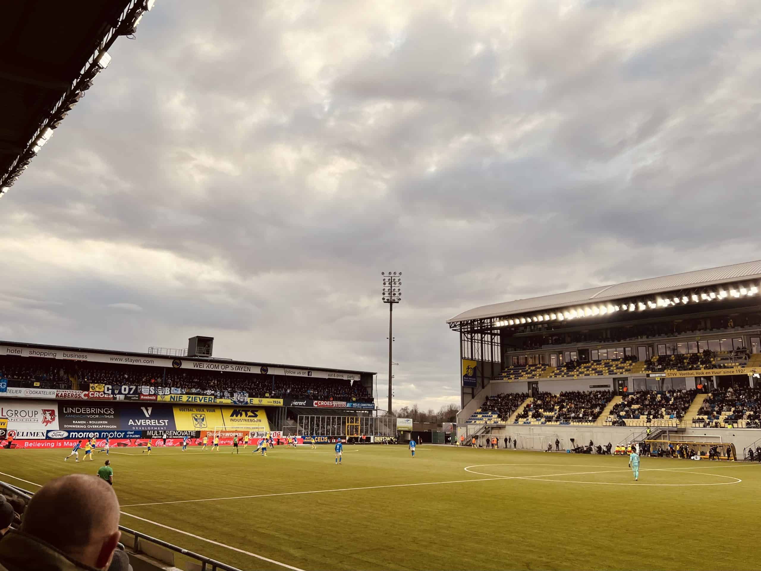 VAR man of the match bij Limburgse derby tussen STVV en Genk