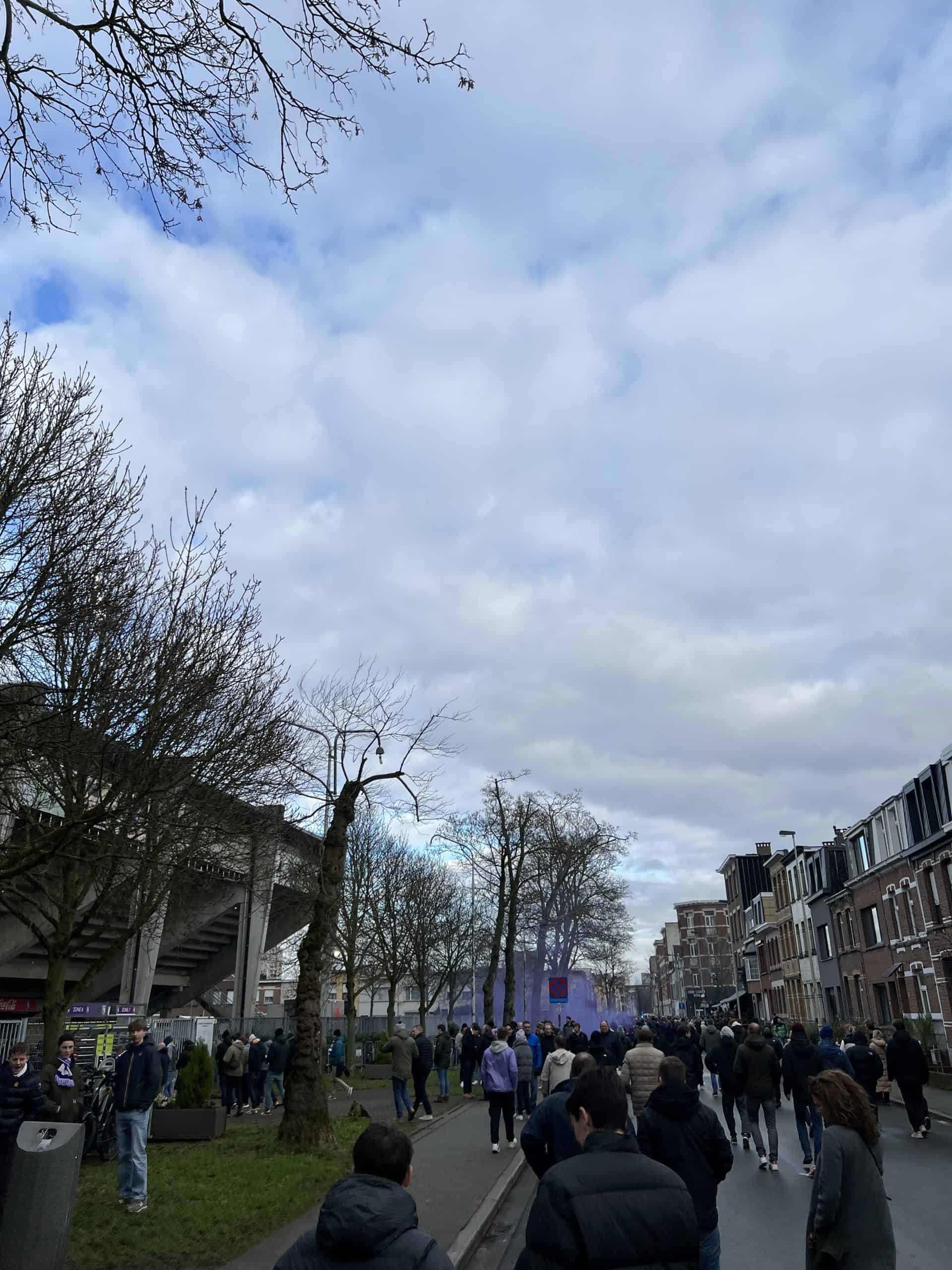 Knallende Antwerpse derby zorgt voor onrust op en langs het veld