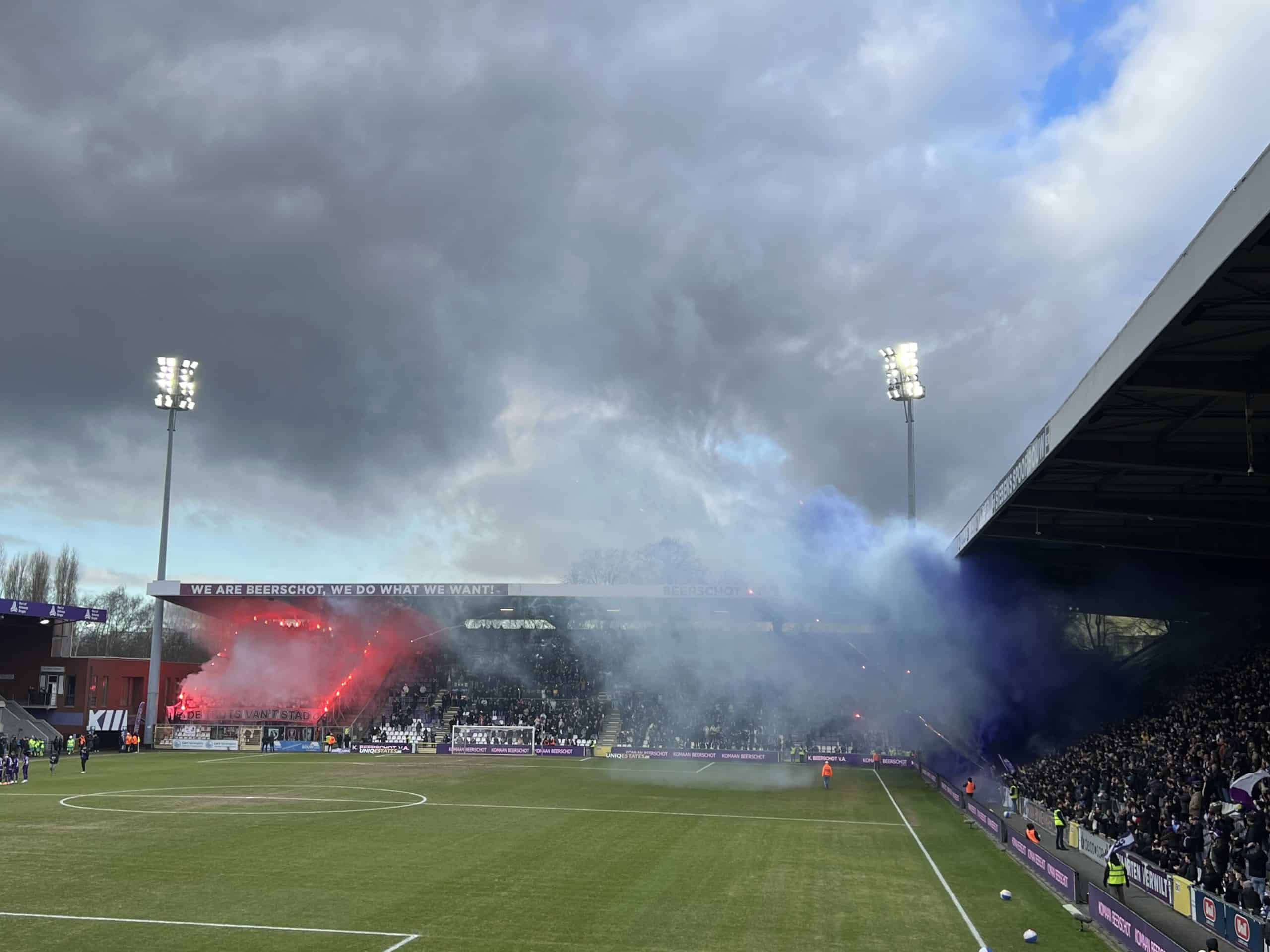 Knallende Antwerpse derby zorgt voor onrust op en langs het veld