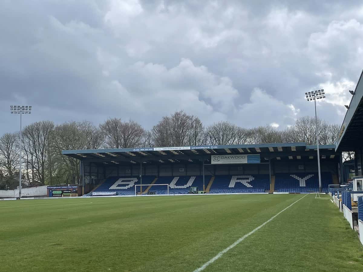 De wederopstanding van Bury FC: van faillissement naar kampioen op Gigg Lane