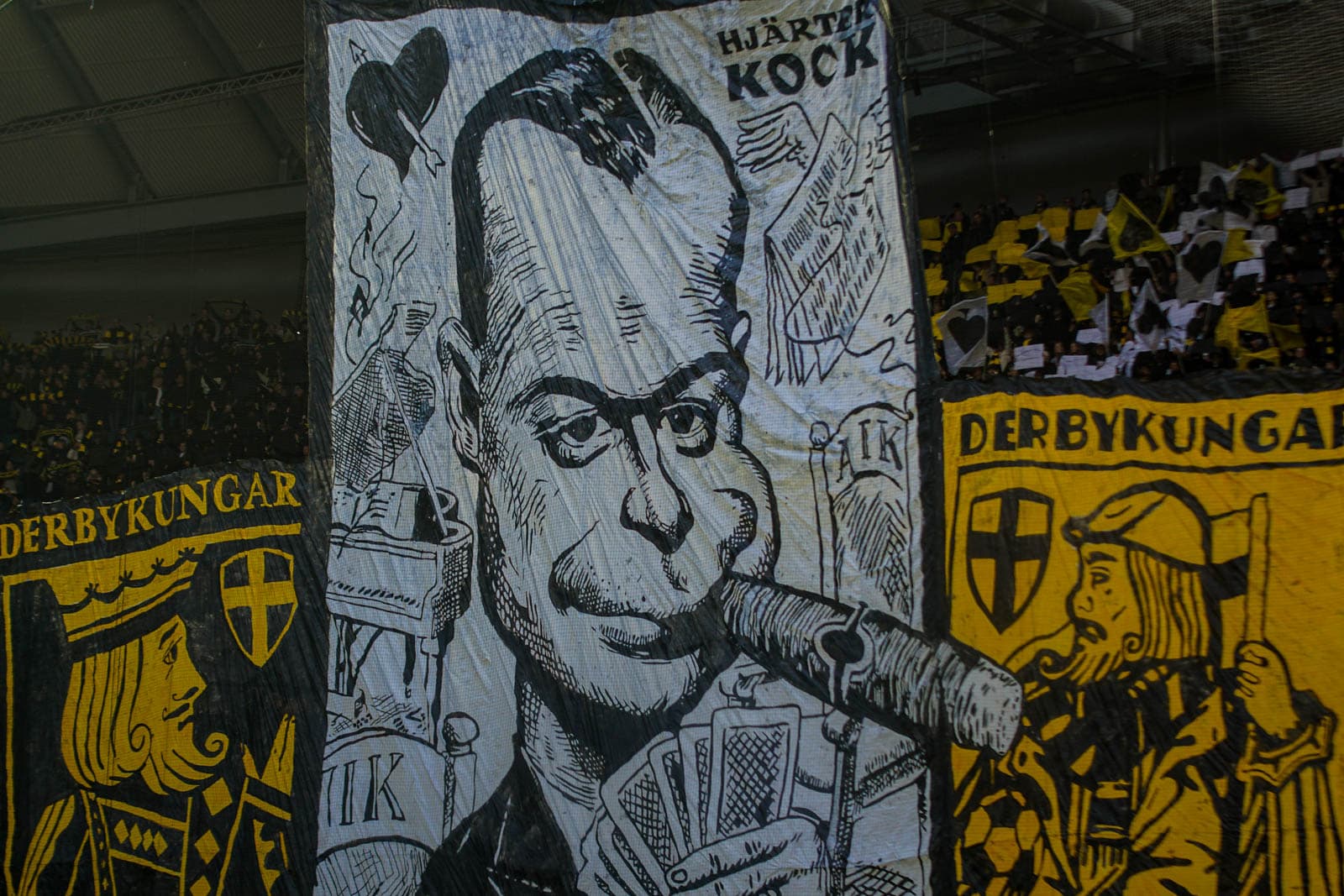 Fikkend materiaal en strakke sfeeracties; Stockholm derby tussen AIK en Hammarby