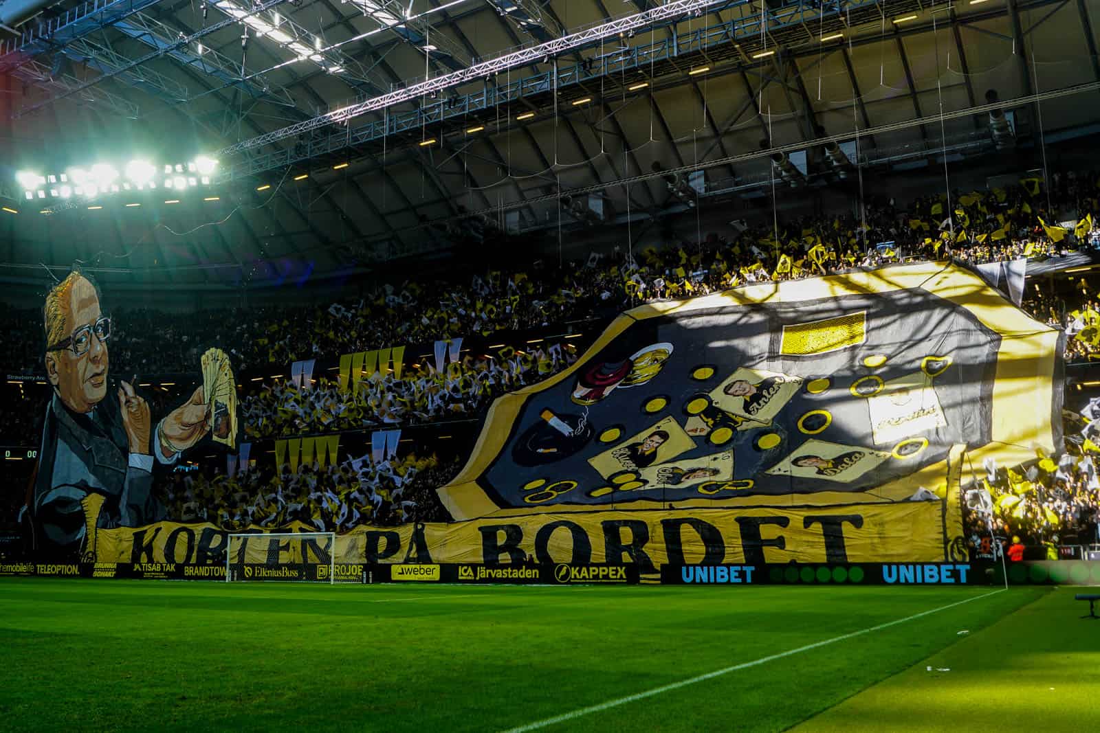 Fikkend materiaal en strakke sfeeracties; Stockholm derby tussen AIK en Hammarby