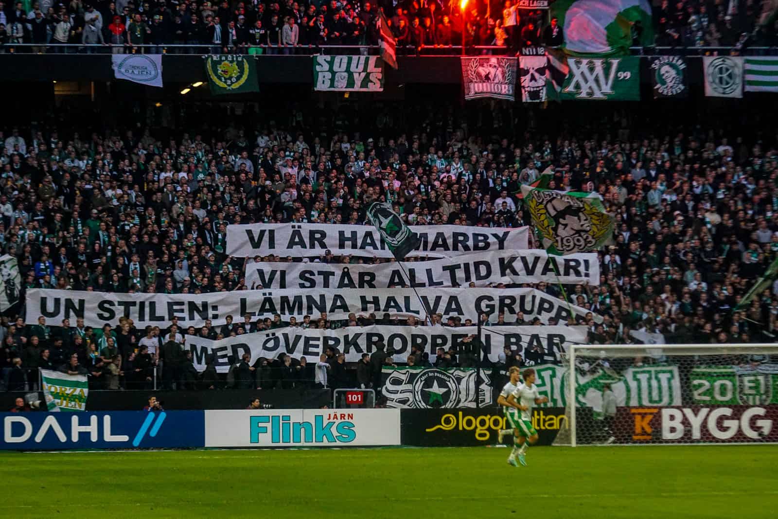 Fikkend materiaal en strakke sfeeracties; Stockholm derby tussen AIK en Hammarby