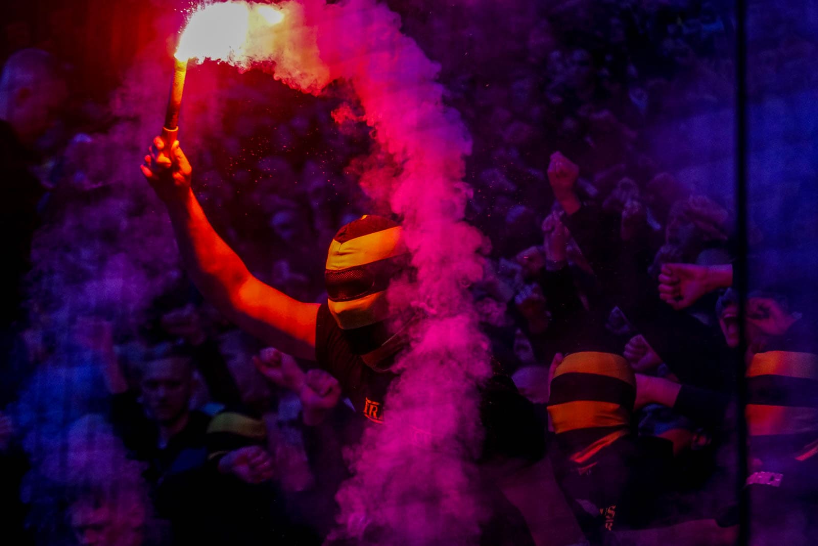 Fikkend materiaal en strakke sfeeracties; Stockholm derby tussen AIK en Hammarby