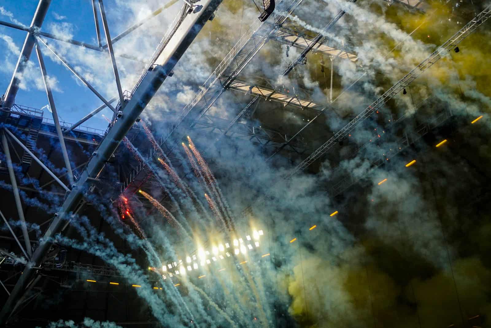 Fikkend materiaal en strakke sfeeracties; Stockholm derby tussen AIK en Hammarby