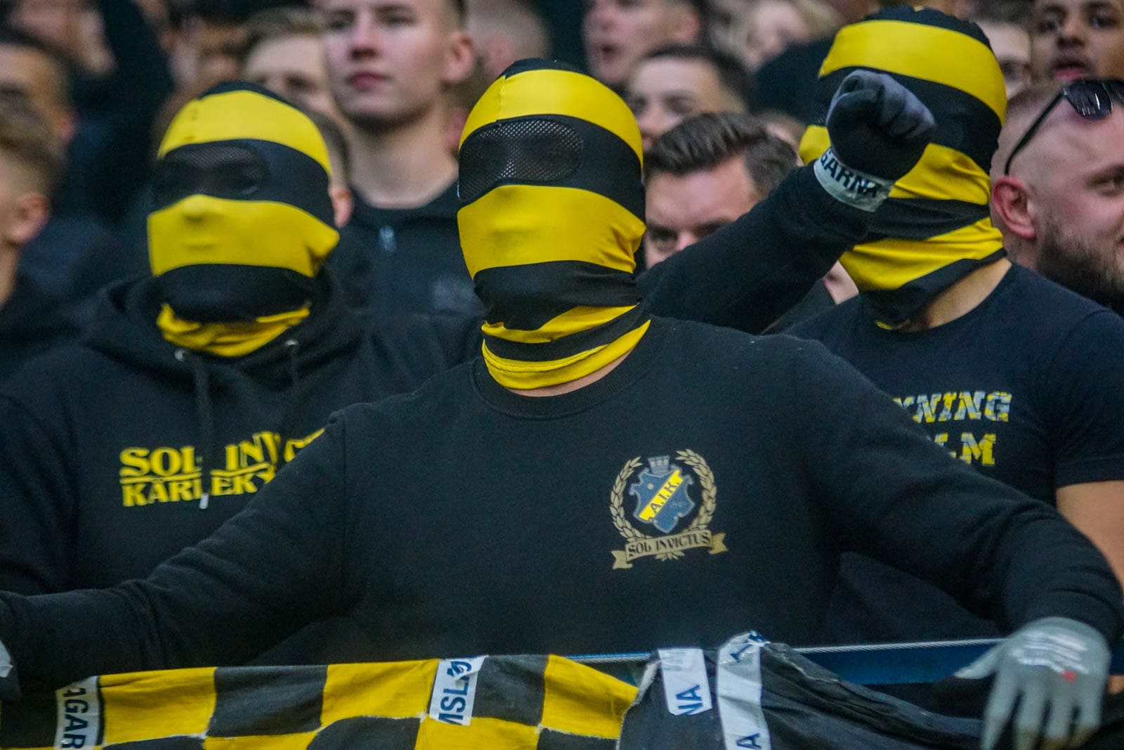 Fikkend materiaal en strakke sfeeracties; Stockholm derby tussen AIK en Hammarby