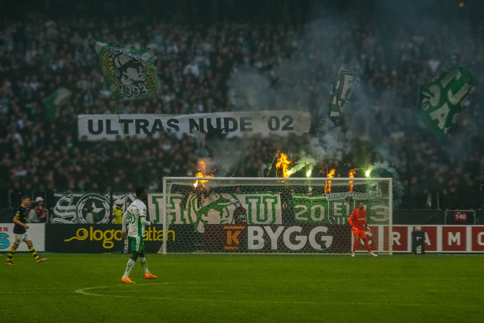 Fikkend materiaal en strakke sfeeracties; Stockholm derby tussen AIK en Hammarby