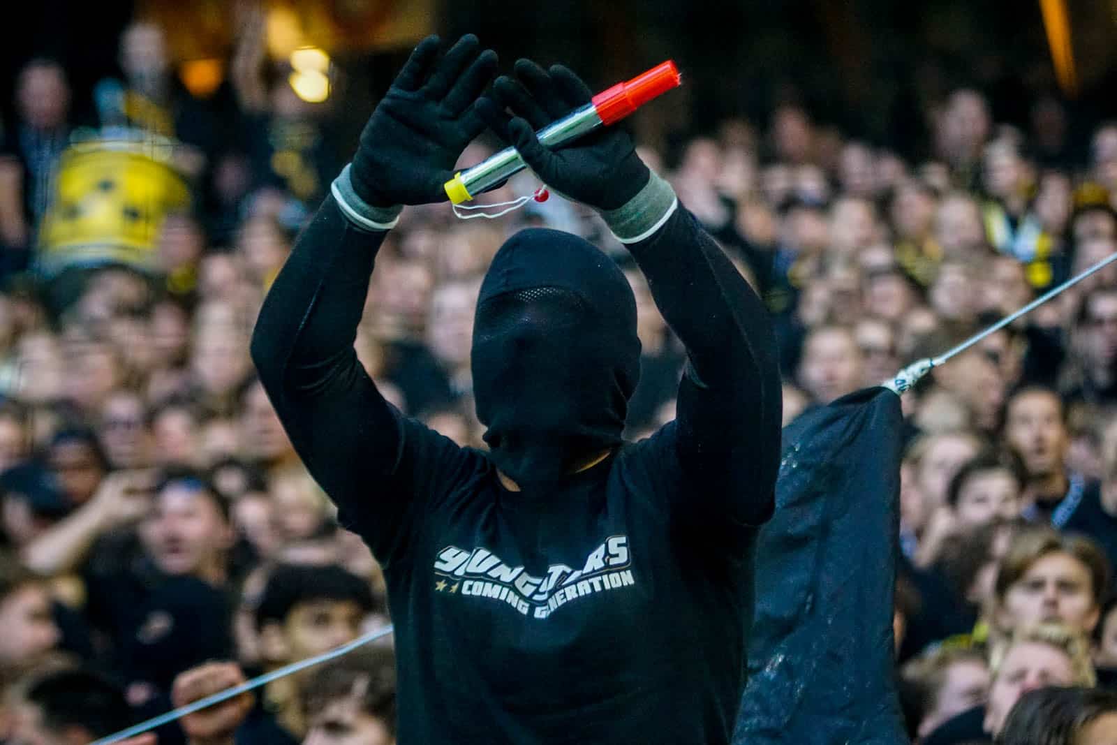Fikkend materiaal en strakke sfeeracties; Stockholm derby tussen AIK en Hammarby
