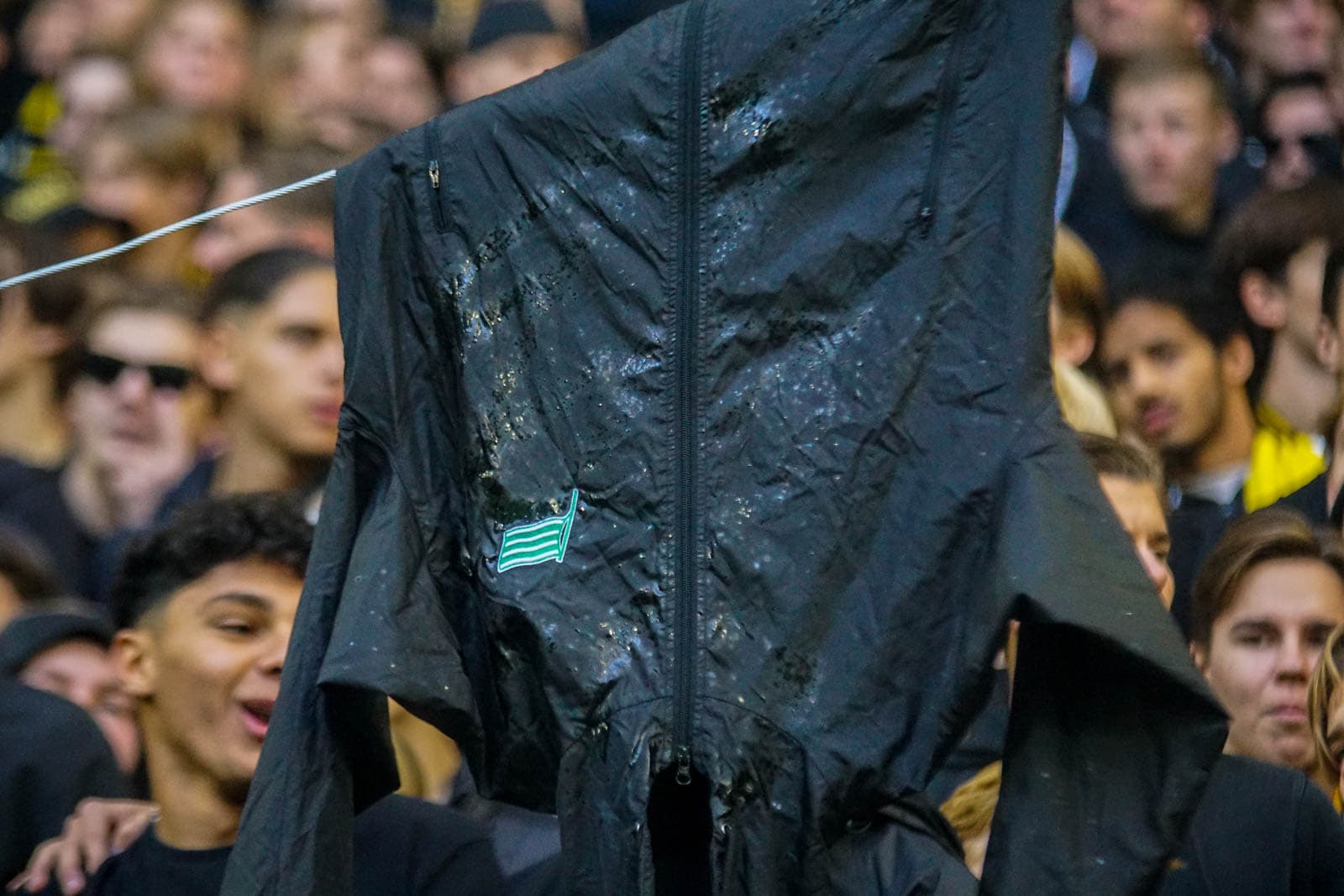Fikkend materiaal en strakke sfeeracties; Stockholm derby tussen AIK en Hammarby