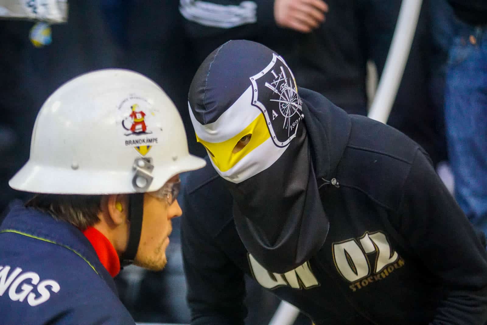 Fikkend materiaal en strakke sfeeracties; Stockholm derby tussen AIK en Hammarby