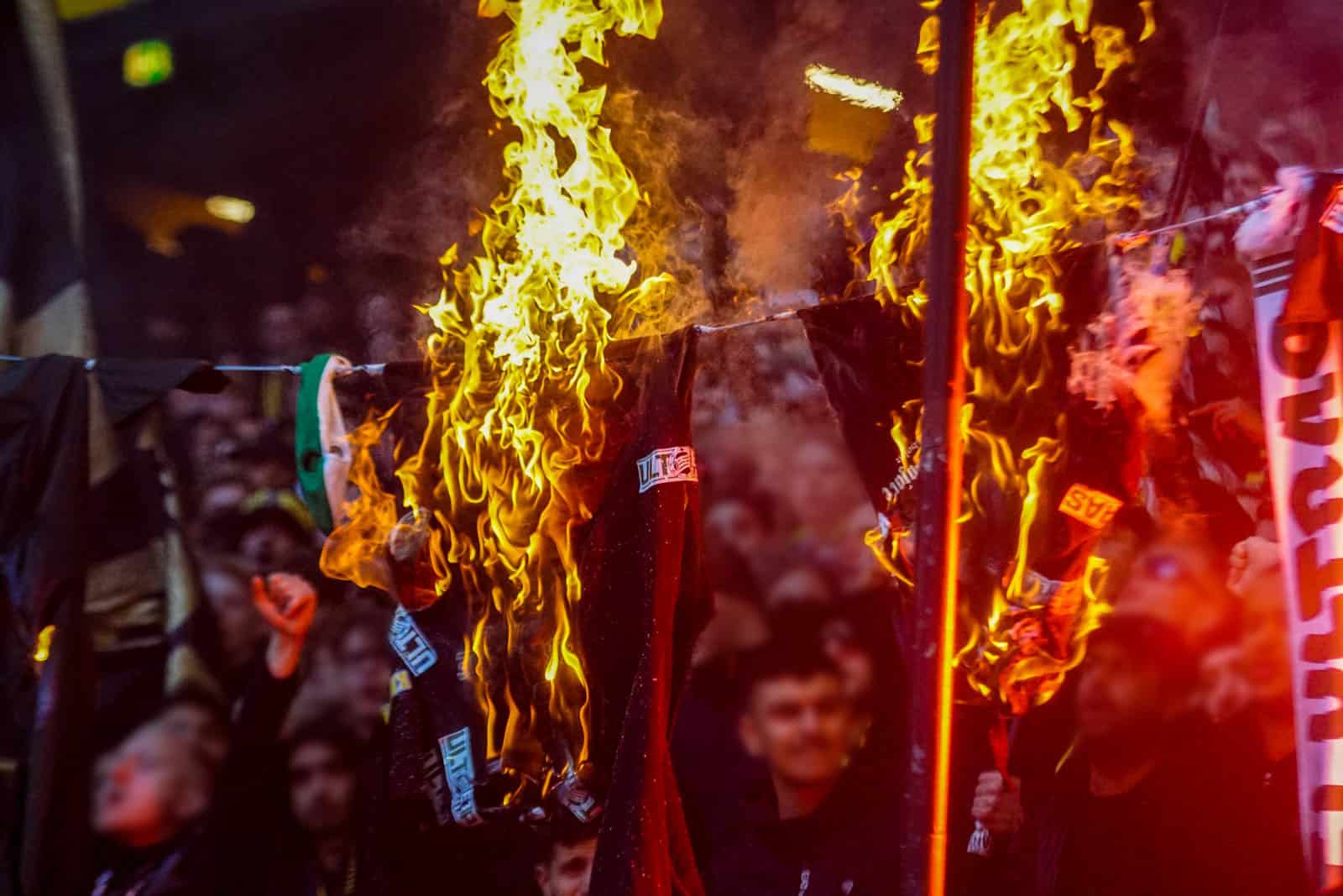Fikkend materiaal en strakke sfeeracties; Stockholm derby tussen AIK en Hammarby